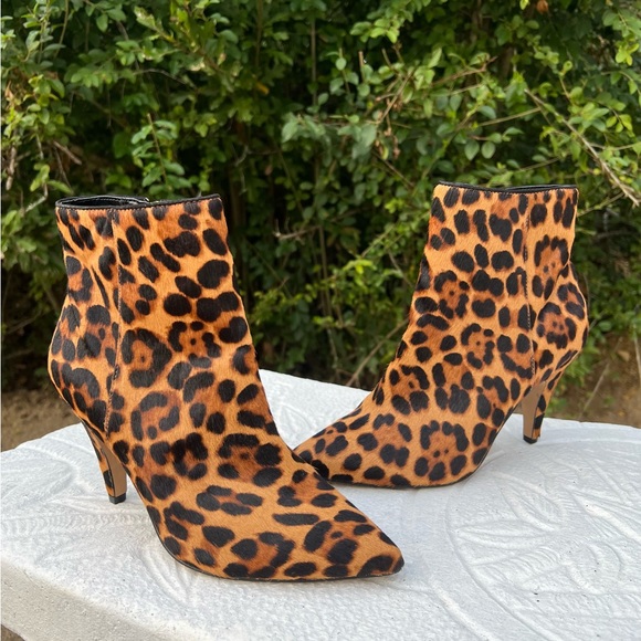 Vince Camuto Nandi Pointed Toe Ankle - Picture 2 of 10